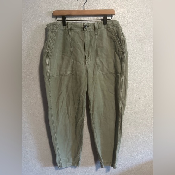 Madewell Griff Tapered Fatigue Cargo Pants in Olive - Picture 4 of 9